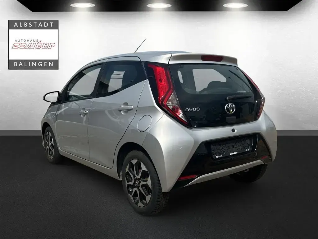 Gebraucht Toyota Aygo X-play 72 PS (52 kW) 2019 Grau Kleinwagen