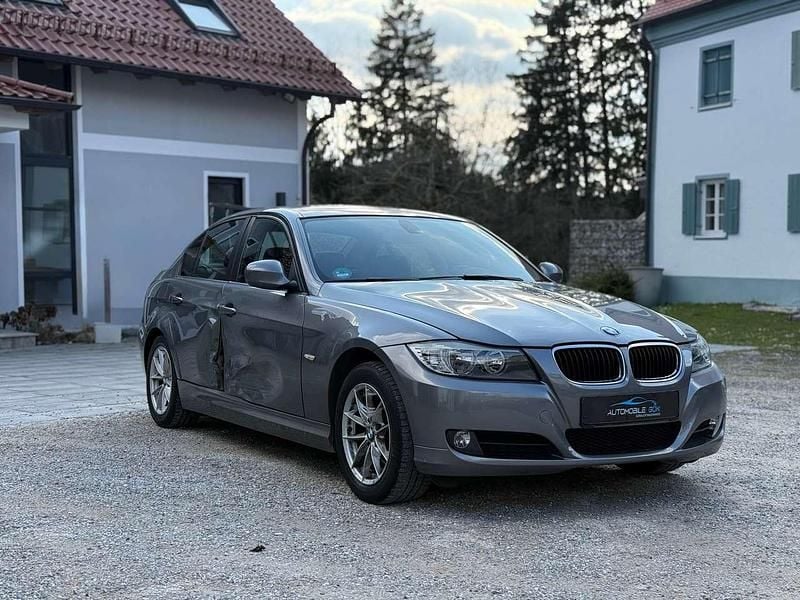 Gebraucht BMW 318 143 PS (105 kW) 2010 Spacegrau metallic Limousine