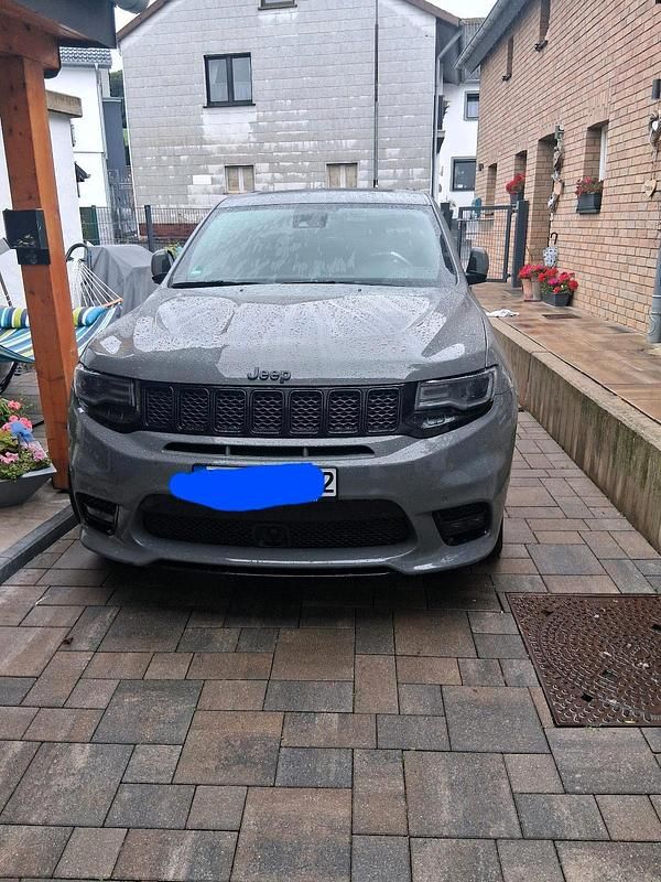 Grau Gebraucht 2019 Jeep Grand Cherokee SRT8 SUV | 29.000 € - Bild 1/4
