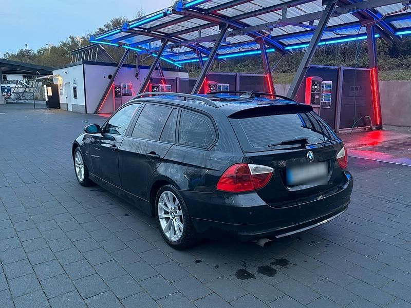 Gebraucht BMW 320 163 PS (119 kW) 2006 Schwarz Kombi