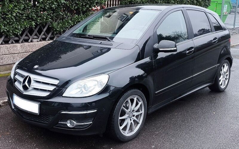 Schwarz Gebraucht 2011 Mercedes B180 Van / Kleinbus | 5.499 € (Guter Preis) - Bild 1/4