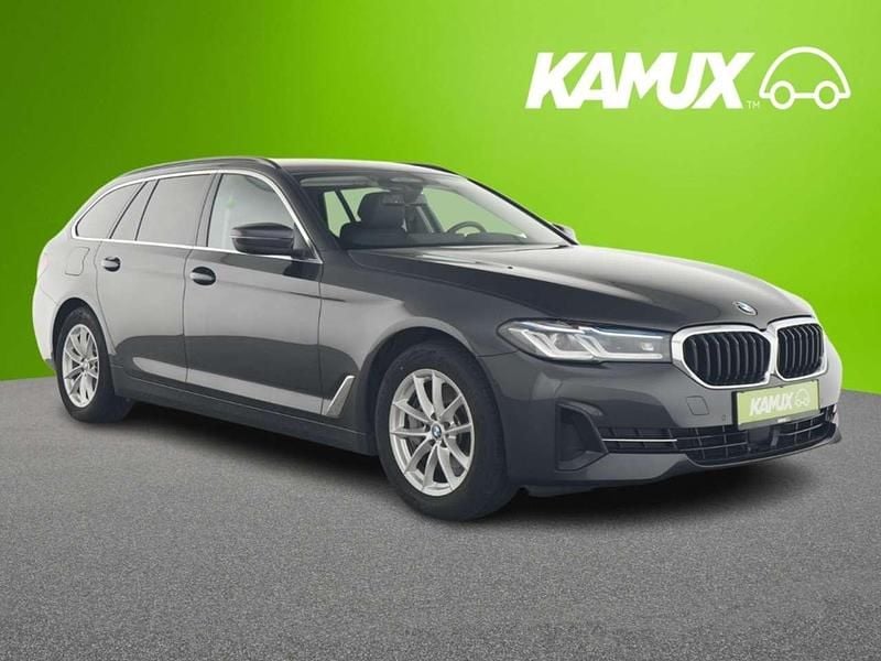 Sophistograu Gebraucht 2023 BMW 530 Sport Line Kombi | 43.845 € (Fairer Preis) - Bild 1/3