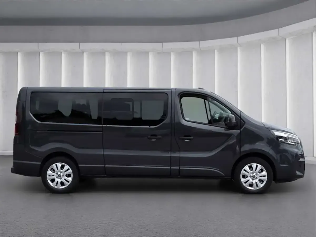 Gebraucht Nissan Primastar Tekna 170 PS (125 kW) 2025 Grau Van / Kleinbus