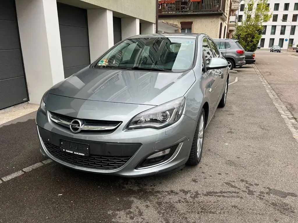 Gebraucht Opel Astra Innovation 140 PS (102 kW) 2013 Silber Limousine