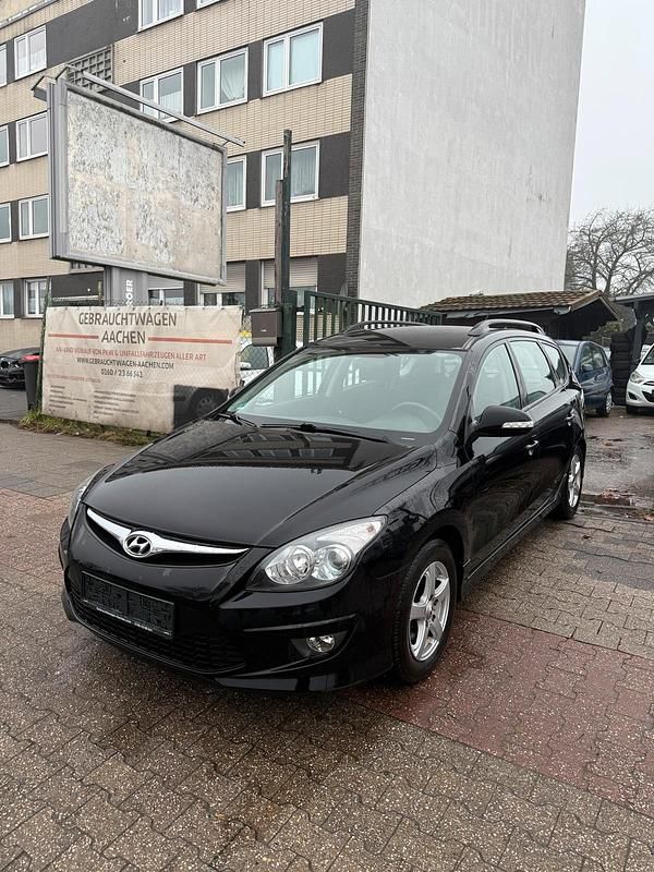 Gebraucht Hyundai i30 90 PS (66 kW) 2011 Schwarz Kombi