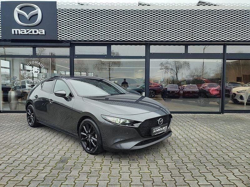 Matrixgrau (metallic) Gebraucht 2022 Mazda 3 Selection Limousine | 20.900 € (Guter Preis) - Bild 1/4