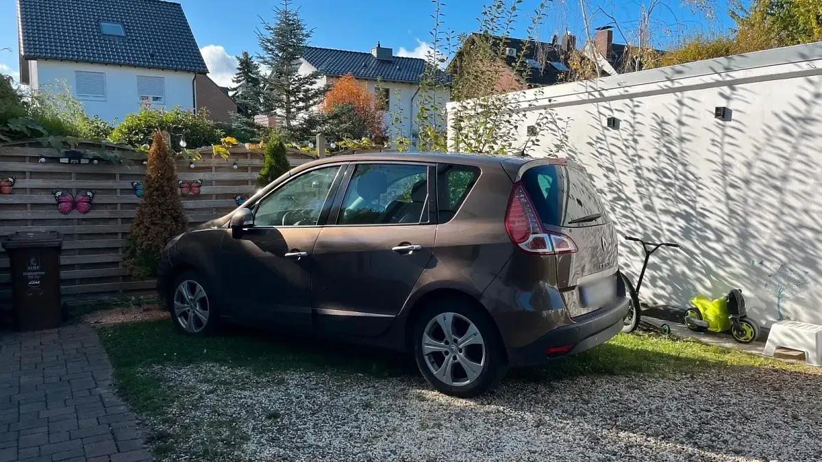 Gebraucht Renault Scenic E-Tech 131 PS (96 kW) 2010 Braun Van / Kleinbus