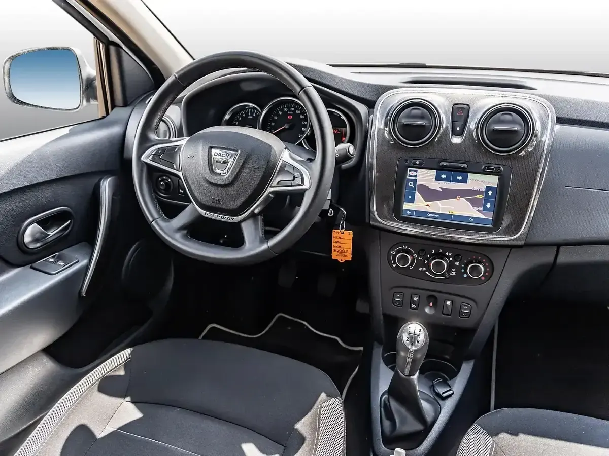Gebraucht Dacia Logan Stepway 90 PS (66 kW) 2019 Gletscherweiss Kombi