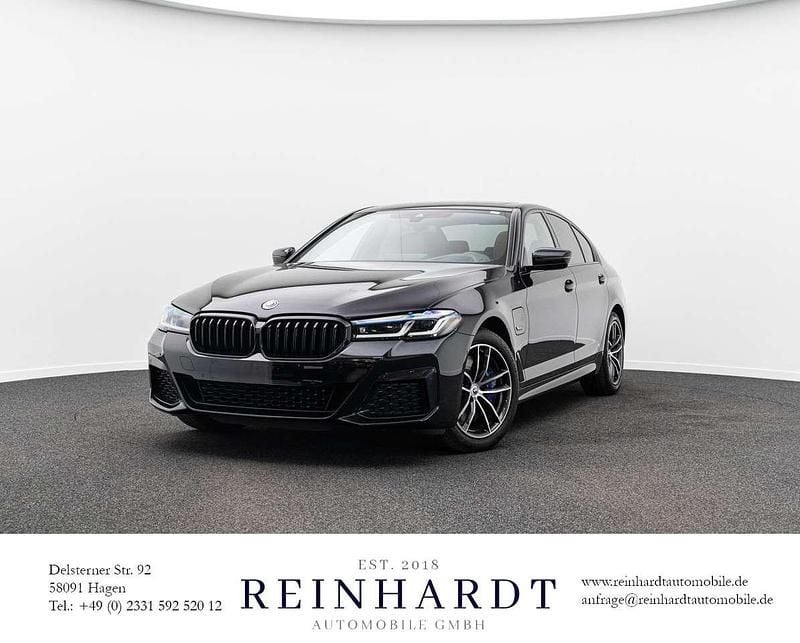Black sapphire metallic Gebraucht 2022 BMW 545e M Sport Limousine | 41.930 € (Guter Preis) - Bild 1/3