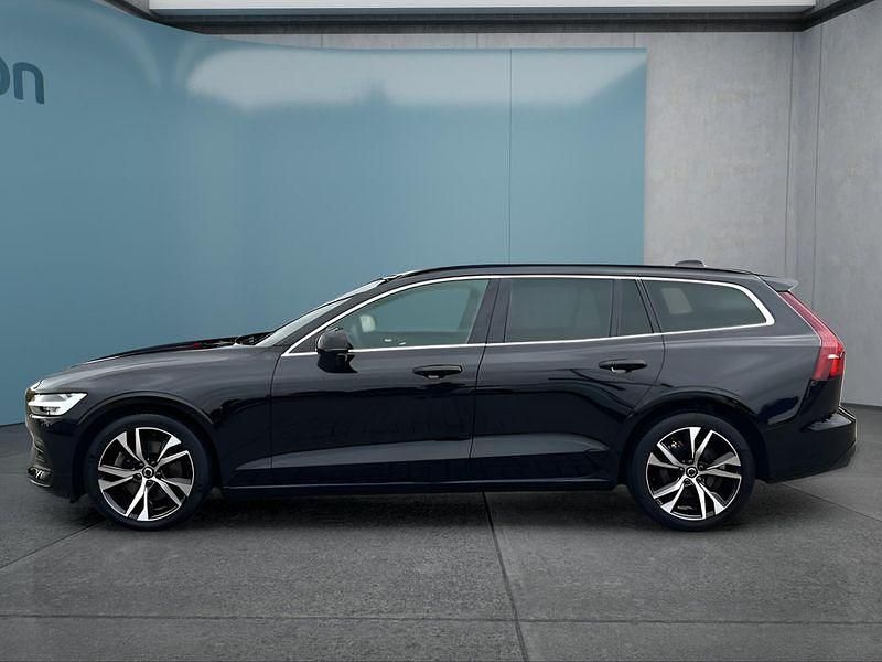 Gebraucht Volvo V60 Core 163 PS (119 kW) 2024 Schwarz Kombi