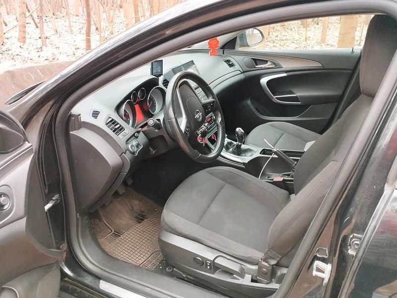 Gebraucht Opel Insignia 131 PS (96 kW) 2011 Schwarz Kombi