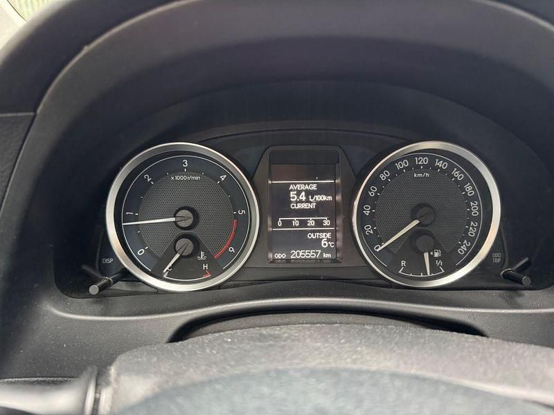 Gebraucht Toyota Auris Edition 90 PS (66 kW) 2014 Silber Limousine