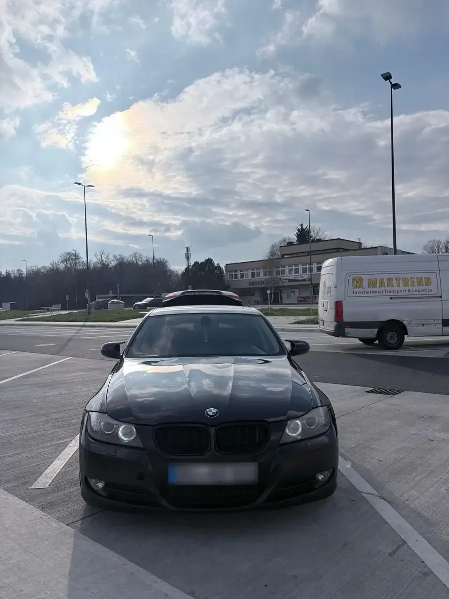 Käytetty BMW 330 245 HP (180 kW) 2011 Musta Sedan