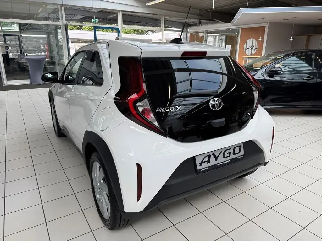 Gebraucht Toyota Aygo X 72 PS (52 kW) 2024 Schneeweiß SUV