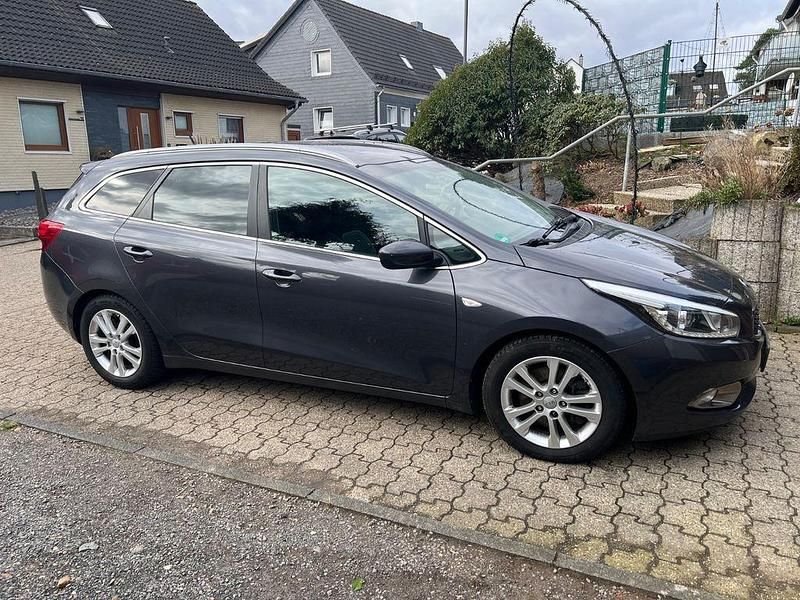 Gebraucht Kia Ceed 141 PS (103 kW) 2015 Grau Kleinwagen