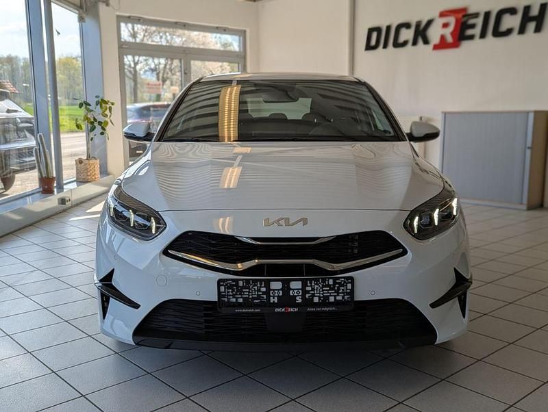 Gebraucht Kia Ceed Style 140 PS (102 kW) 2025 Weiß Kleinwagen