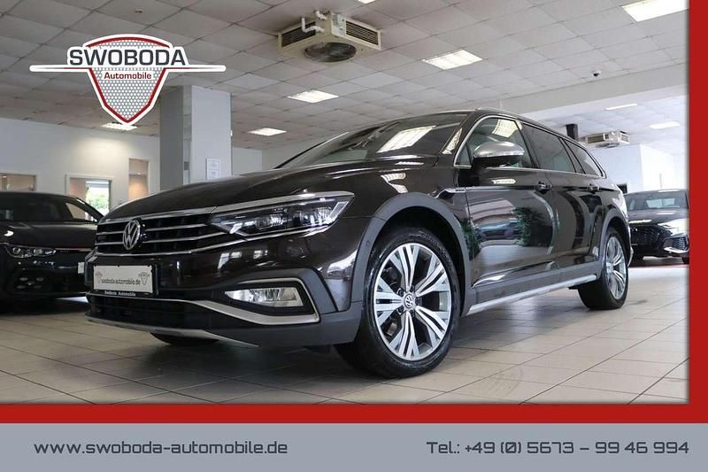 Braun Gebraucht 2020 VW Passat Alltrack Kombi | 30.450 € (Teuer) - Bild 1/2