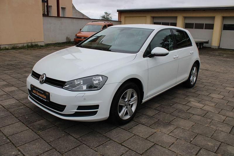 Weiß Gebraucht 2016 VW Golf VII Limousine | 7.990 € (Superpreis) - Bild 1/4