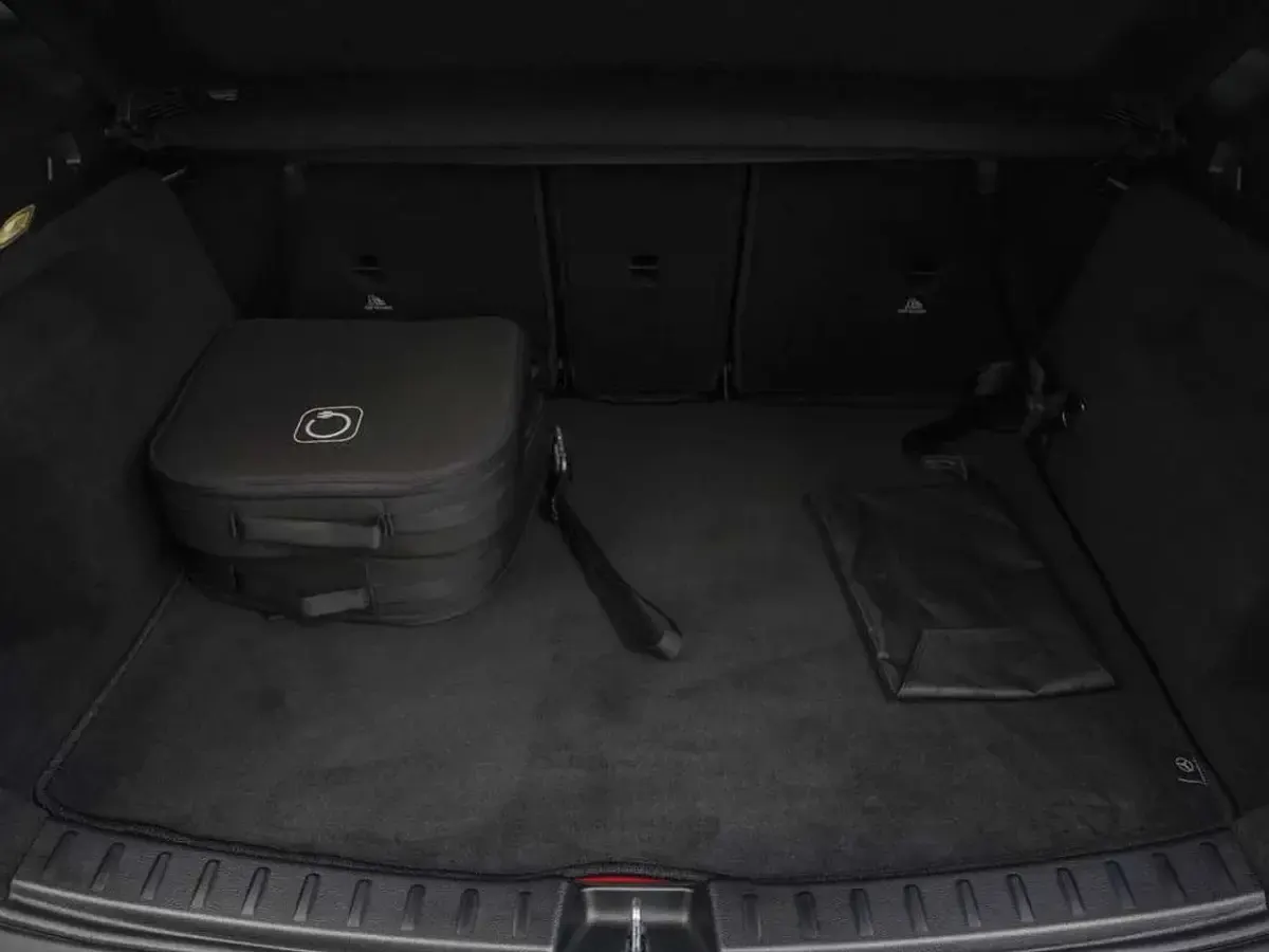 Second-hand Mercedes GLA250 Progressive 218 CP (160 kW) 2023 Alb SUV