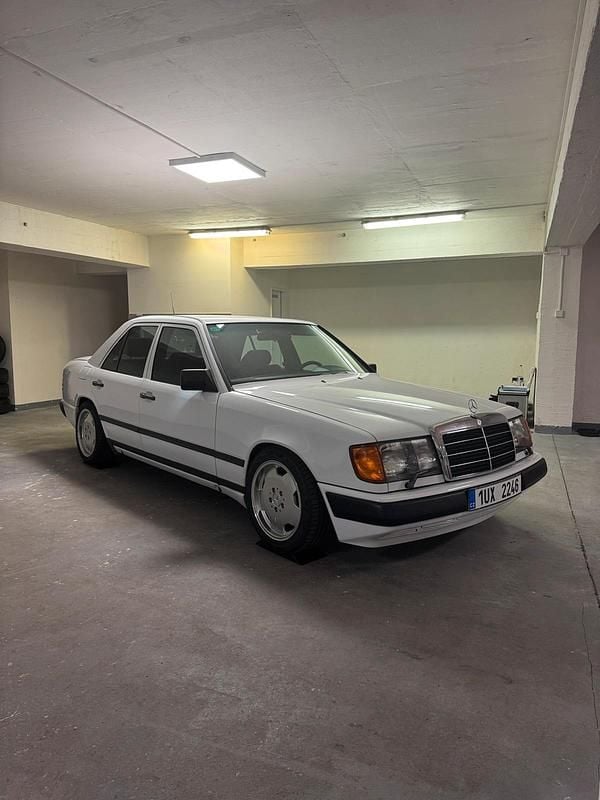 Gebraucht Mercedes E260 170 PS (125 kW) 1989 Weiß Limousine