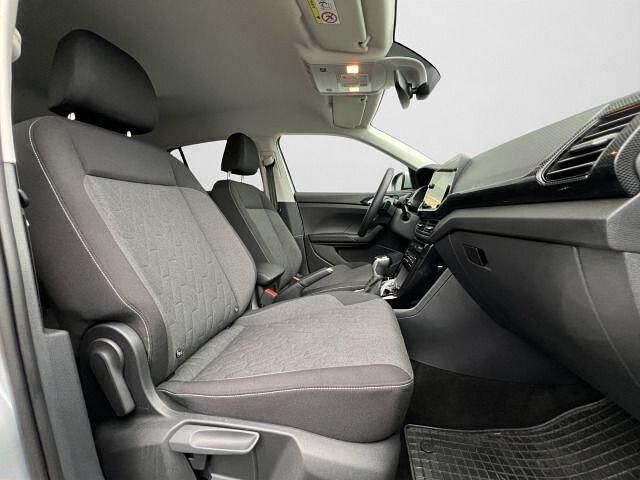 Gebraucht VW T-Cross Life 116 PS (85 kW) 2025 Reflexsilber metallic (metallic) SUV