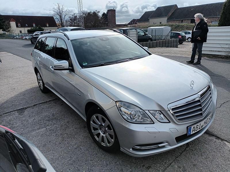 Gebraucht Mercedes E350 265 PS (194 kW) 2012 Silber Kombi
