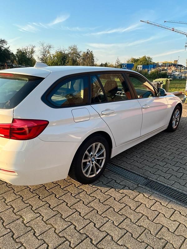 Gebraucht BMW 318 Advantage 150 PS (110 kW) 2016 Weiß Kombi