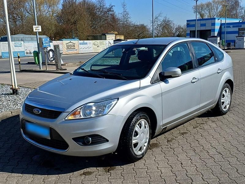 Gebraucht Ford Focus Ghia 101 PS (74 kW) 2009 Silber Limousine