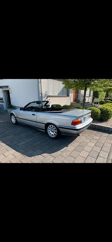 Silber Gebraucht 1996 BMW 318 Cabriolet Cabrio | 12.900 € - Bild 1/4