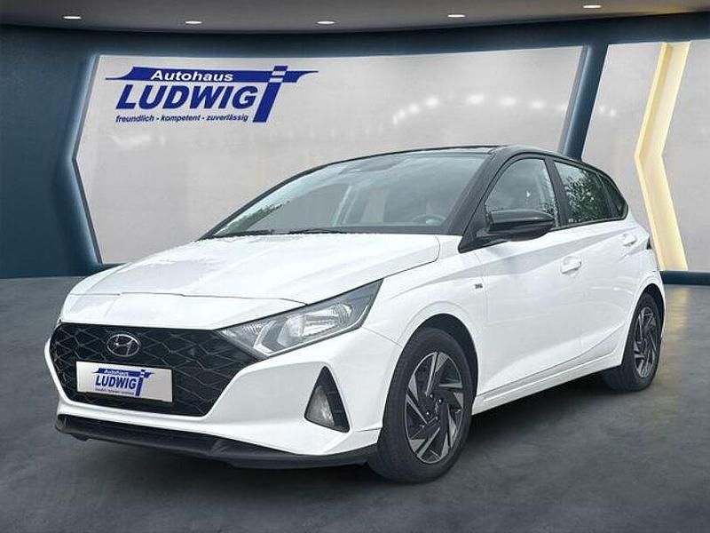 Schwarz Gebraucht 2020 Hyundai i20 Trend Limousine | 15.990 € (Etwas zu teuer) - Bild 1/4