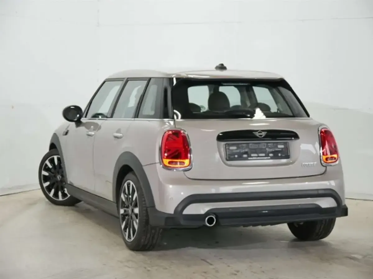 Gebraucht Mini Cooper Classic 136 PS (100 kW) 2021 Rooftop grey metallic Kleinwagen