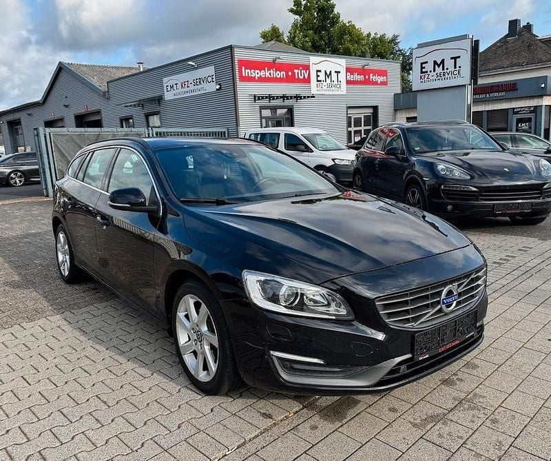 Schwarz Gebraucht 2014 Volvo V60 Momentum Kombi | 6.990 € (Guter Preis) - Bild 1/4