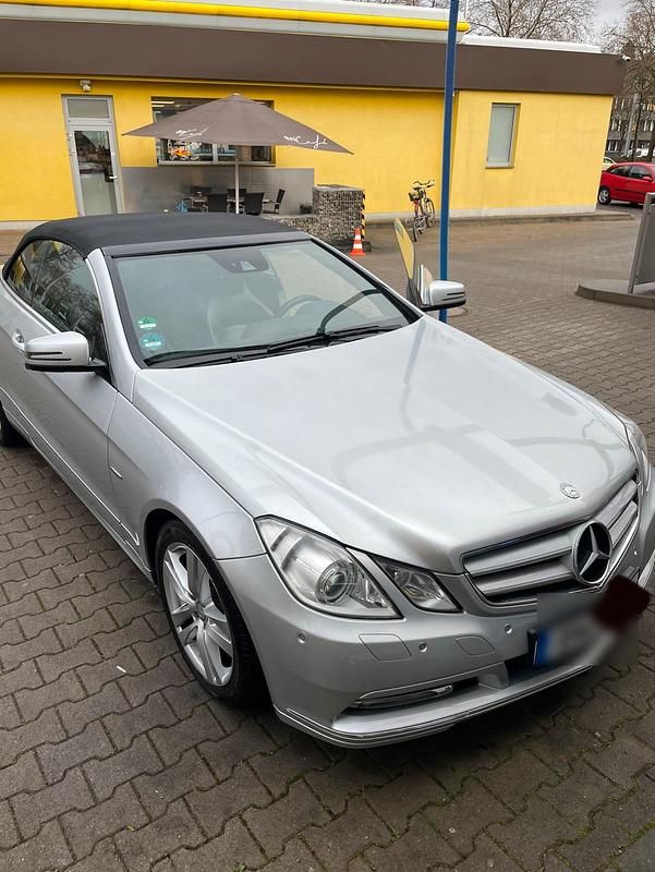 Gebraucht Mercedes E220 170 PS (125 kW) 2011 Silber Cabrio
