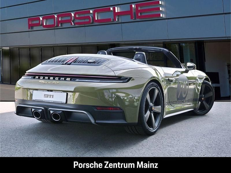 Neu Porsche 992 541 PS (397 kW) 2026 Grün Cabrio