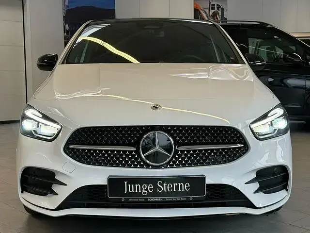 Gebraucht Mercedes B250e Premium 163 PS (119 kW) 2023 Andere farbe Kleinwagen