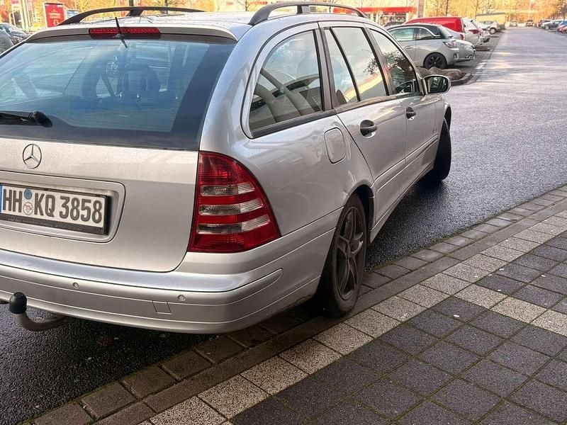 Gebraucht Mercedes C220 Elegance 150 PS (110 kW) 2007 Silber Kombi