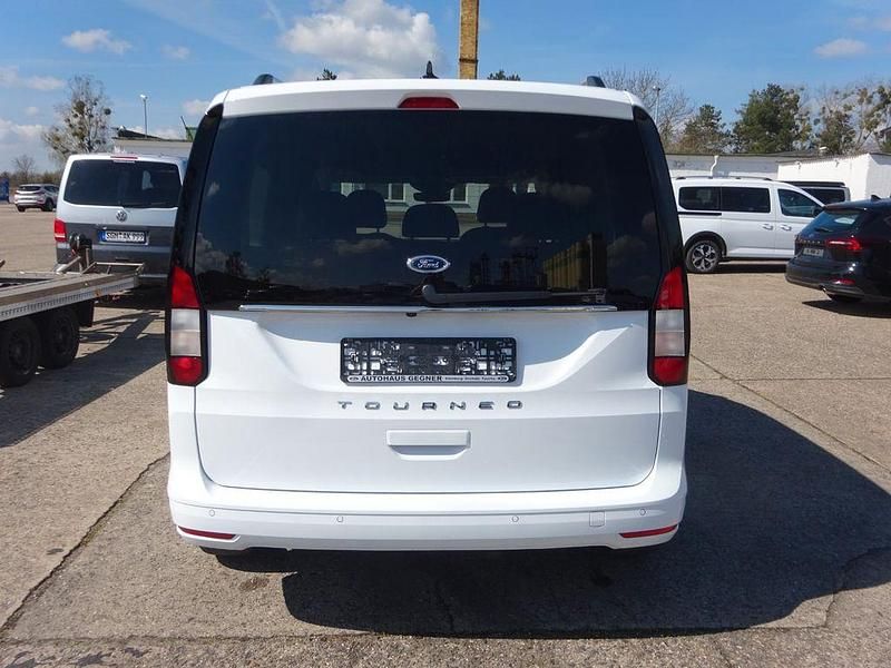 Neu Ford Tourneo Connect Titanium 116 PS (85 kW) 2026 Weiß Van / Kleinbus