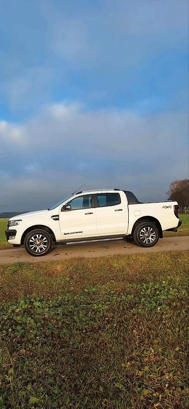 Weiß Gebraucht 2016 Ford Ranger Wildtrack Abholung | 24.100 € (Fairer Preis) - Bild 1/4