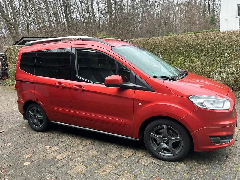 Gebraucht Ford Tourneo 100 PS (73 kW) 2016 Rot Kombi