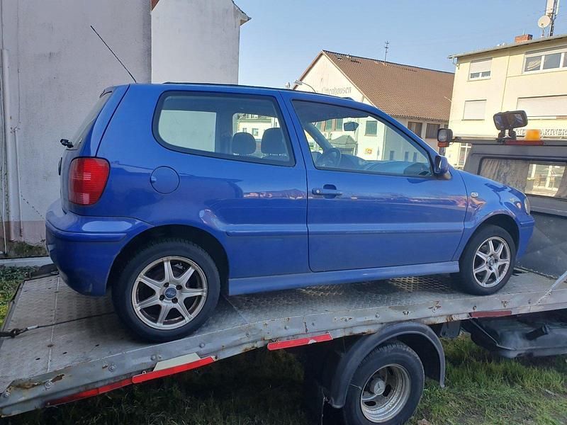 Gebraucht VW Polo 60 PS (44 kW) 2001 Blau Kleinwagen