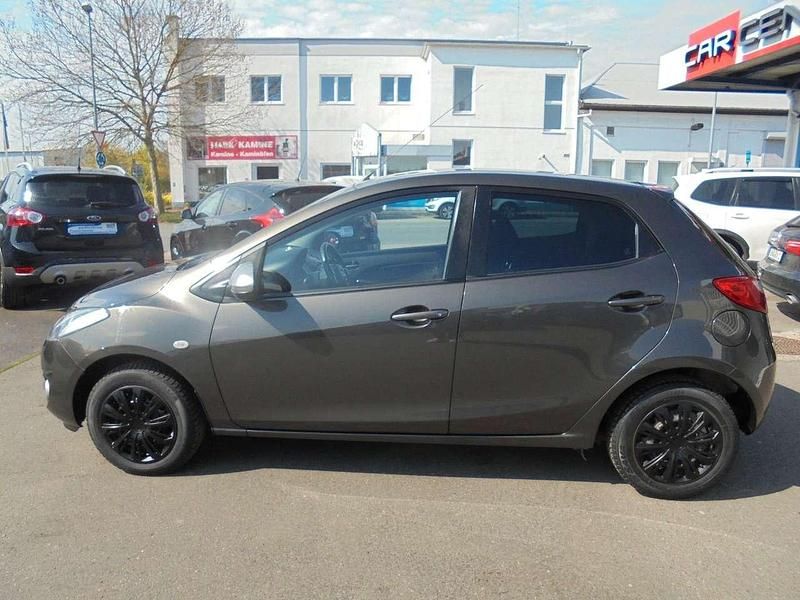 Usado Mazda 2 Sendo 84 HP (61 kW) 2014 Cinzento Sedan