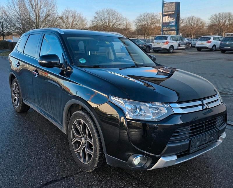 Schwarz Gebraucht 2015 Mitsubishi Outlander SUV | 6.700 € (Etwas zu teuer) - Bild 1/4