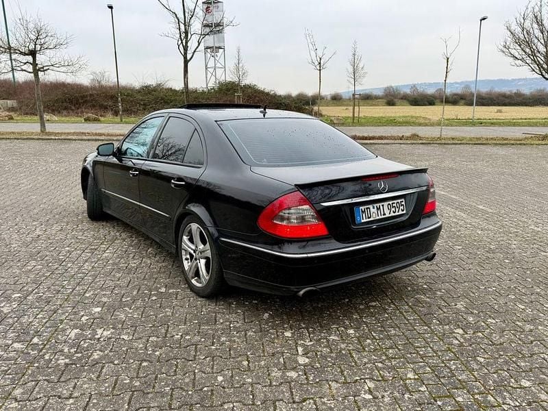Gebraucht Mercedes E320 Avantgarde 224 PS (164 kW) 2006 Schwarz Limousine