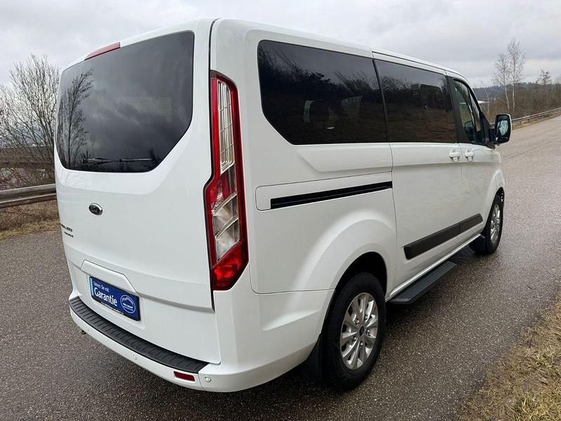 Gebraucht Ford Tourneo 131 PS (96 kW) 2024 Weiß Van / Kleinbus