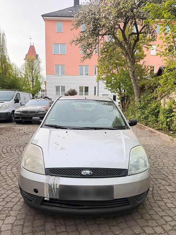 Używany Ford Fiesta 69 KM (50 kW) 2008 Srebrny Hatchback