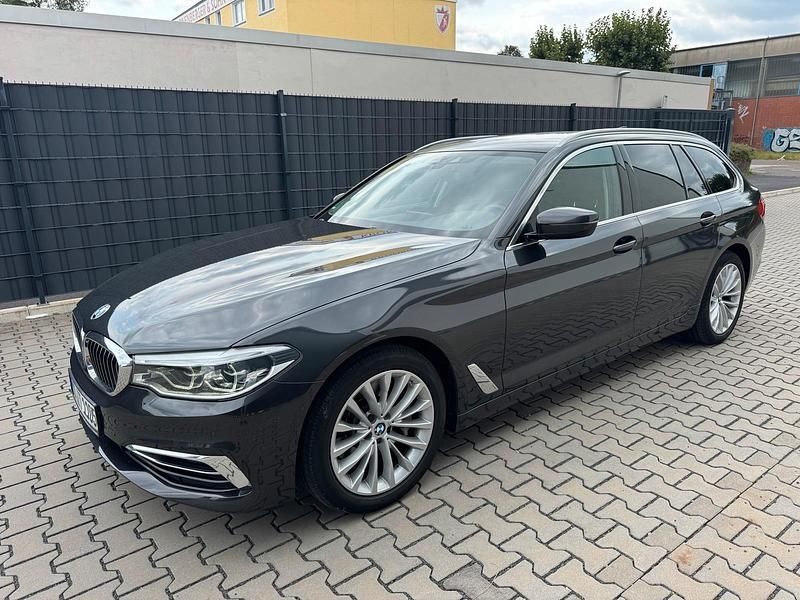 Grau Gebraucht 2019 BMW 530 Luxury Line Kombi | 23.900 € (Superpreis) - Bild 1/4