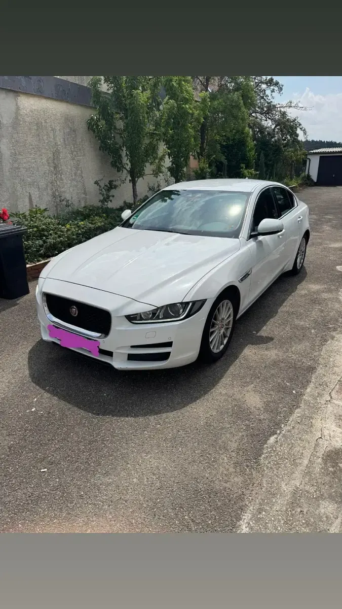 Gebraucht Jaguar XE 163 PS (119 kW) 2015 Weiß Limousine