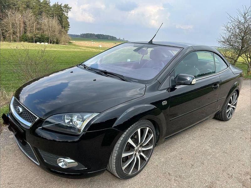Gebraucht Ford Focus Cabriolet Titanium 145 PS (106 kW) 2007 Schwarz Cabrio