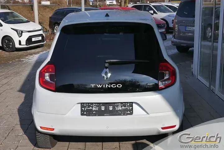 Gebraucht Renault Twingo Techno 60 kW (82 PS) 2023 Quarzweiß metallic Kleinwagen