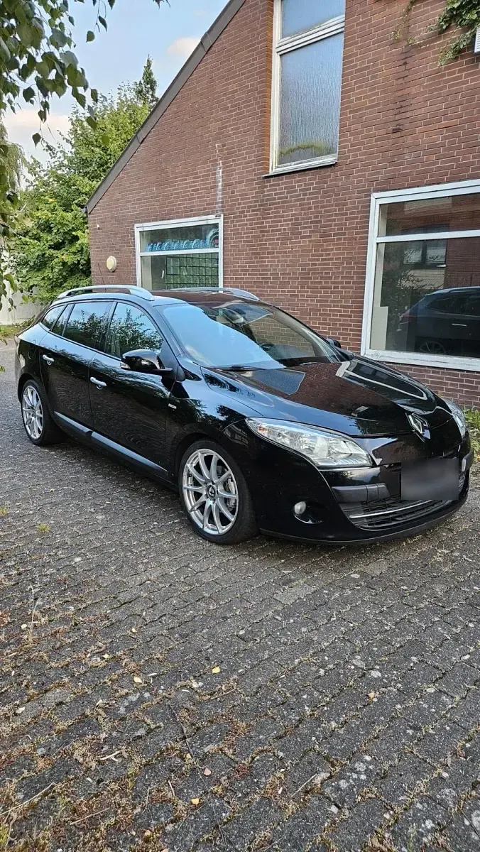 Gebraucht Renault Mégane III 130 PS (95 kW) 2011 Schwarz Limousine